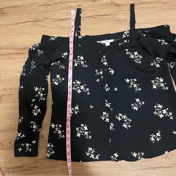 Floral Black Off-Shoulder Top size small straps - Picture 4 of 5